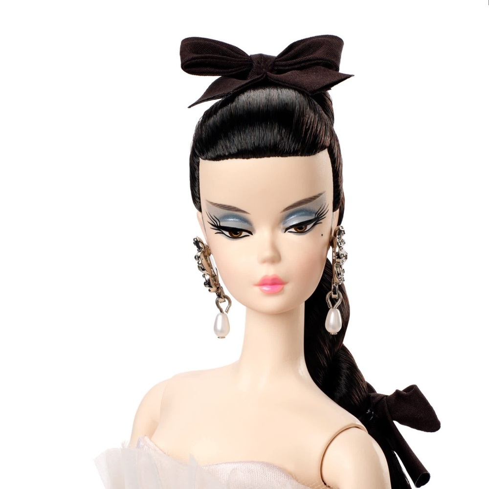 Barbie 2025 Members Only Club BFMC SILKSTONE 4 Gilded Glamour Doll JBH66 NRFB - Picture 3 of 10